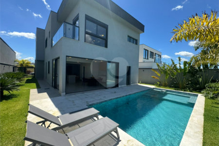 Casa à venda com 4 suítes no condomínio Villas do Golf, Itu - SP