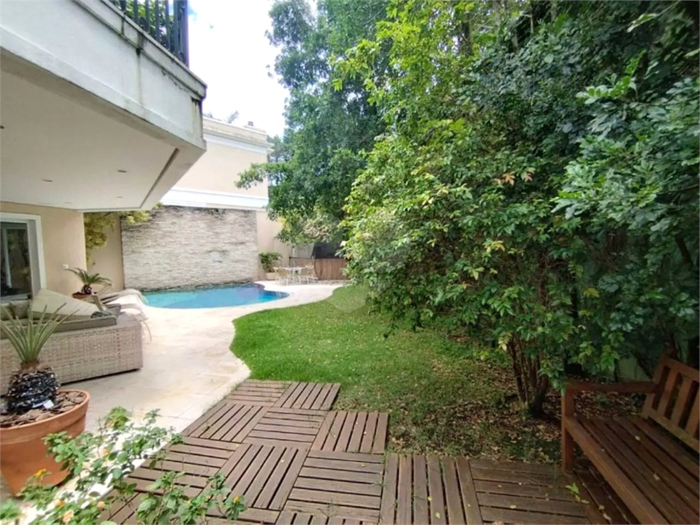 Casa à venda ou para alugar com 4 suítes no condomínio Solares Vila Europa, São Paulo - SP