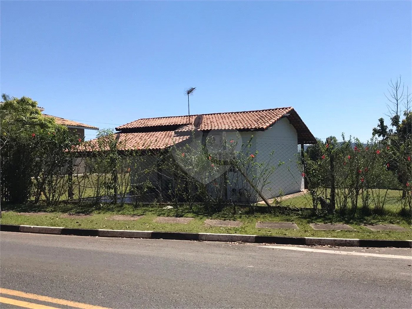 Chácara à venda com 4 quartos, sendo 3 suítes, em Monterrey, Louveira, SP