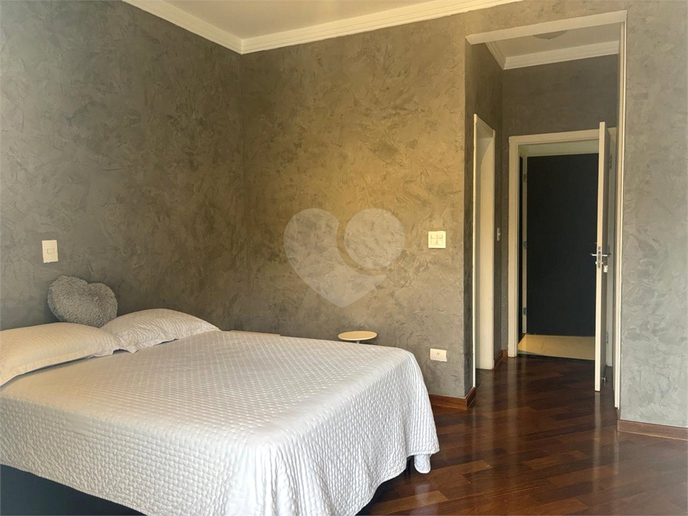 Casa à venda com 4 quartos, sendo 3 suítes, no condomínio Parque Itatiaia, Mairiporã - SP