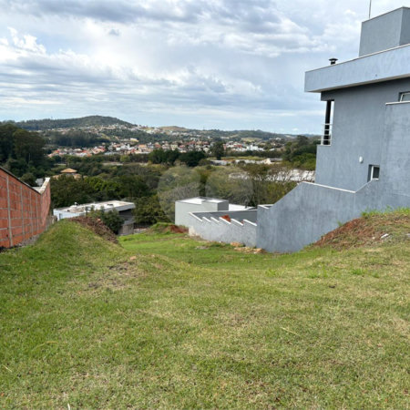 Terreno à venda com 1 suíte no condomínio Picollo Villaggio, Louveira - SP