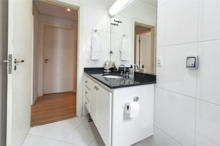 Apartamento à venda com 4 quartos, sendo 2 suítes,  em Jardim Parque Morumbi, São Paulo, SP