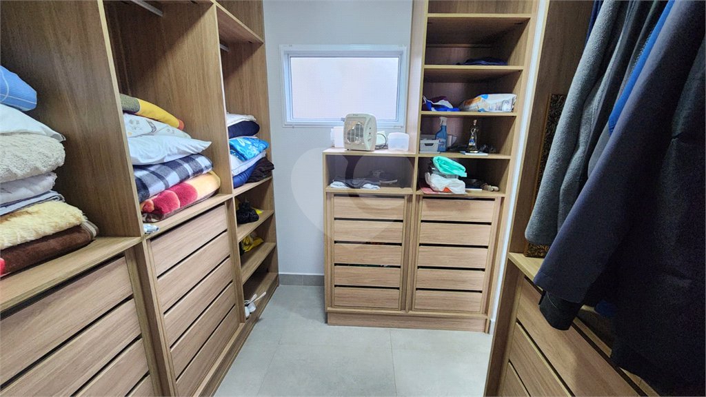 Casa à venda com 4 quartos, sendo 2 suítes, no condomínio Marambaia, Vinhedo - SP