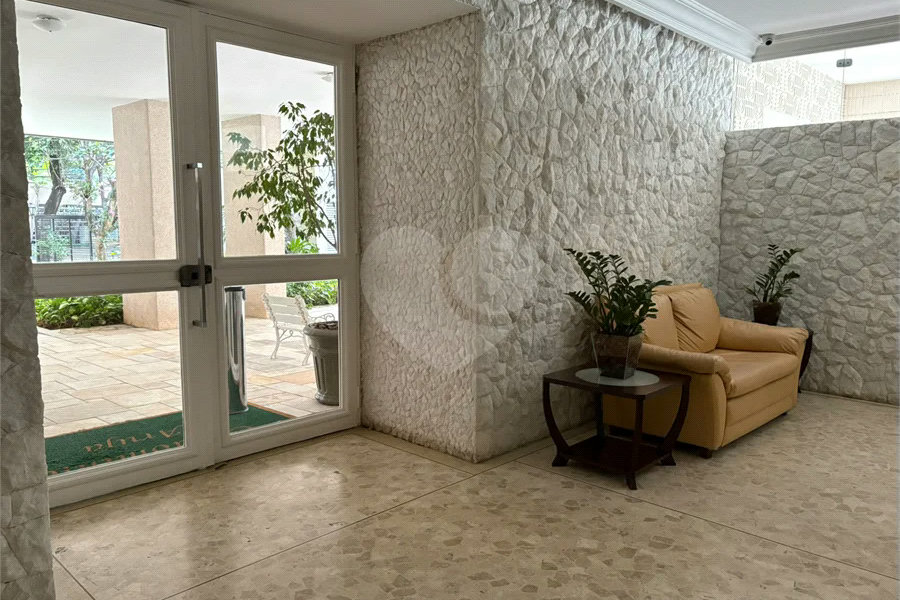 Apartamento Amplo e Mobiliado, 3 Dormitórios, 2 Vagas, Próximo à Paulista
