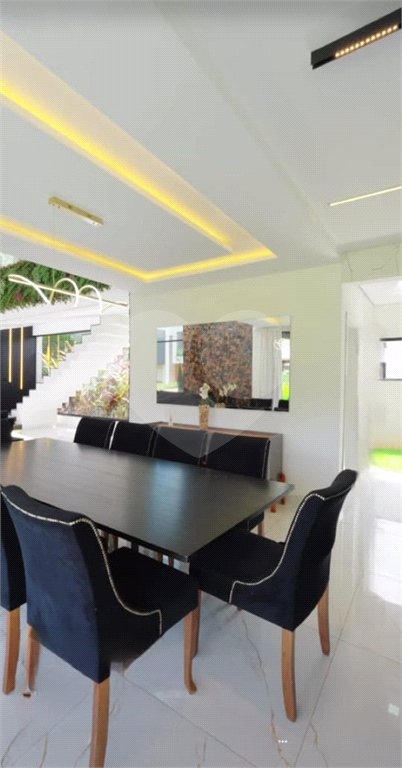 Casa à venda com 4 suítes no condomínio Figueira Garden, Atibaia - SP