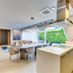 Casa à venda com 4 suítes no condomínio Jardim Flora, São Paulo - SP
