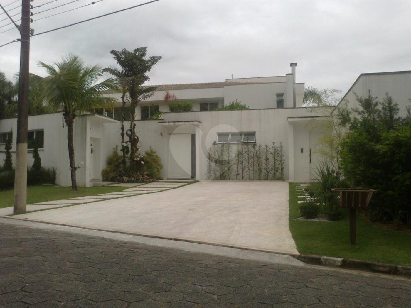 Sobrado à venda com 5 suítes em Enseada, Bertioga, SP