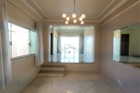 Sobrado à venda ou para alugar com 3 quartos, sendo 1 suíte,  em Jardim Itália, Itapetininga, SP