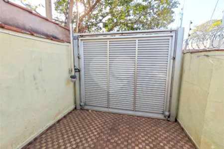 Casa Térrea Charmosa e Espaçosa na Vila Prado: Conforto, Praticidade e Próxima ao Centro!