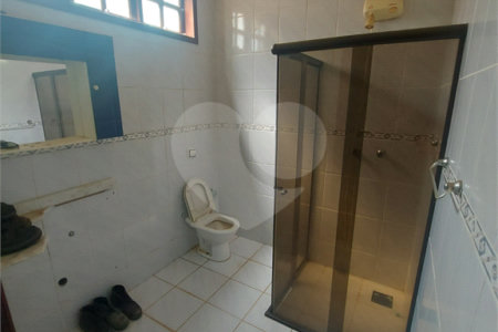 Casa térrea com piscina no Residencial Samambaia.