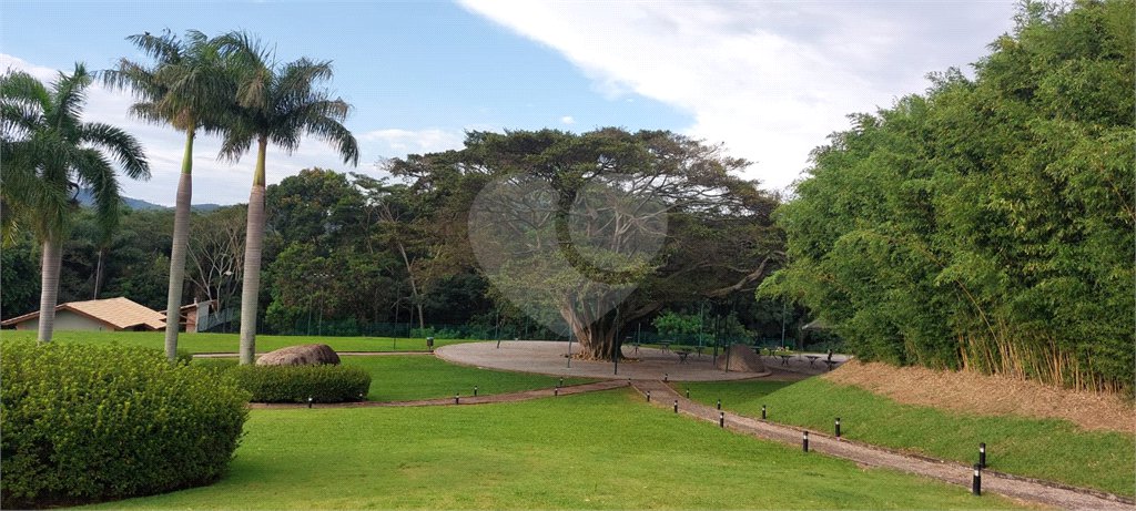 Casa à venda com 4 suítes no condomínio Figueira Garden, Atibaia - SP