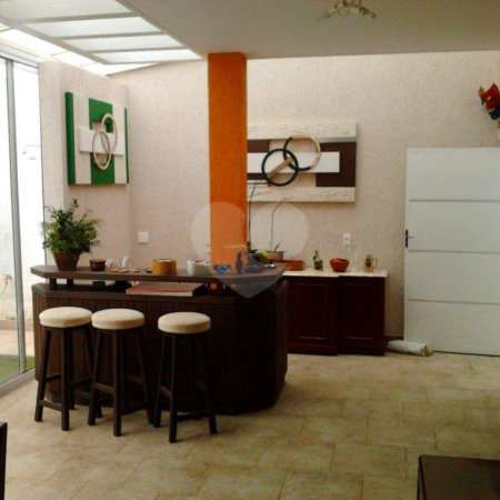Sobrado à venda com 4 quartos, sendo 1 suíte, em Alto da Boa Vista, São Paulo, SP