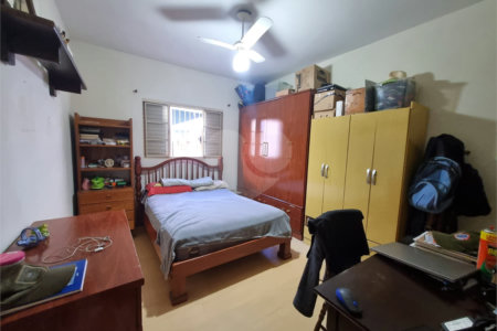 Casa à venda com 4 quartos, sendo 1 suíte,  em Jardim Guarujá, Sorocaba, SP