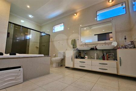 Casa à venda com 5 quartos, sendo 3 suítes,  no condomínio Colinas do Magarça, Rio de Janeiro - RJ