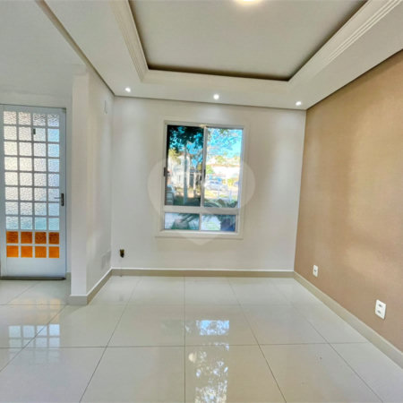 Casa à venda com 3 quartos, sendo 1 suíte, no condomínio Residencial Villa Flora, Votorantim - SP
