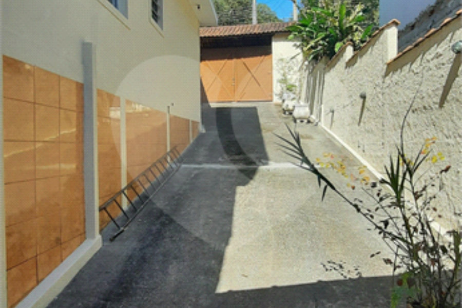 Casa à venda com 3 quartos, sendo 2 suítes, no condomínio Sausalito, Mairiporã - SP