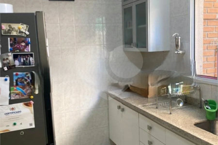 Casa à venda com 3 quartos, sendo 1 suíte, no condomínio Villa Sorrentina, São Paulo - SP