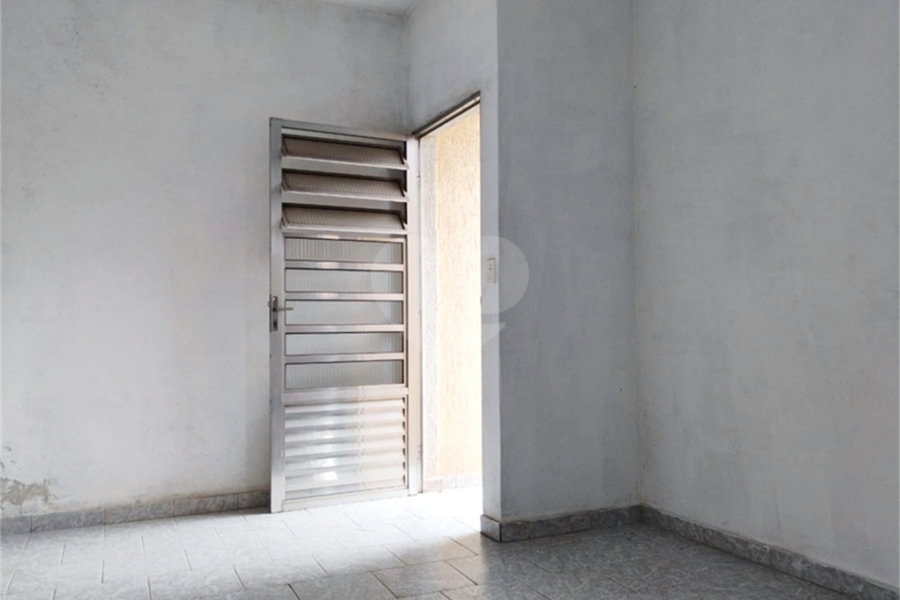 Sobrado à venda com 2 quartos em Vila Nivi, São Paulo, SP