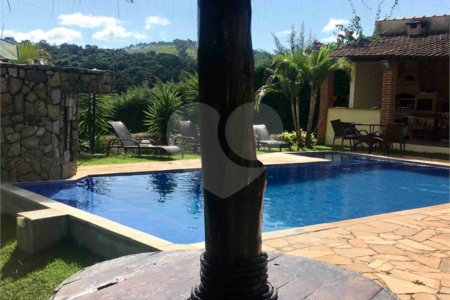 Casa à venda com 3 quartos, sendo 1 suíte,  no condomínio Vista Alegre, Bom Jesus dos Perdões - SP