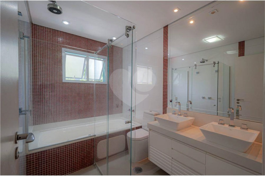 Casa para alugar com 5 quartos, sendo 4 suítes, no condomínio Colinas Japore, São Paulo - SP