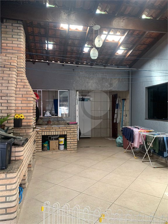 Sobrado à venda com 3 quartos em Calmon Viana, Poá, SP