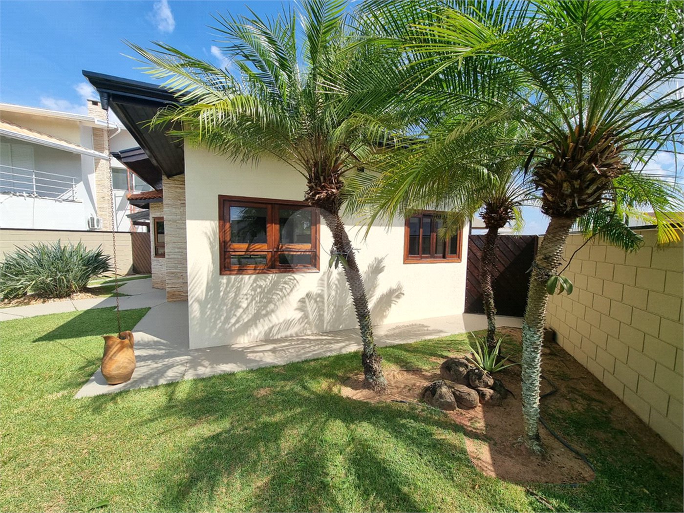 Casa à venda ou para alugar com 3 quartos, sendo 1 suíte, no condomínio Terras de Vinhedo, Vinhedo - SP