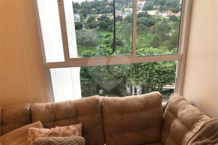 Apartamento em Bragança Paulista com 1 suíte, cozinha americana, varanda, 1 vaga garagem, área lazer com piscina e salão de festas
