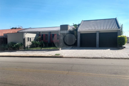 Casa à venda com 3 quartos, sendo 1 suíte, no Centro, Itapetininga, SP