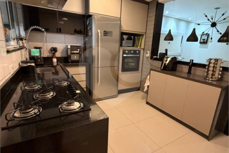Casa à venda com 3 suítes em Vila Comercial, São Paulo, SP