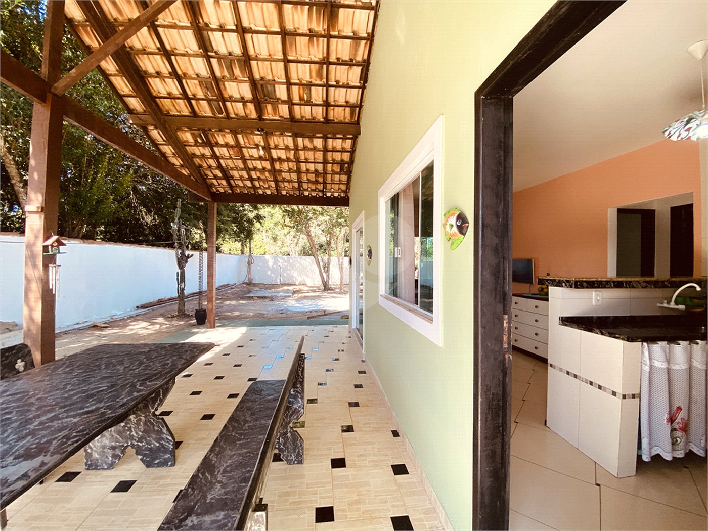 Casa em condomínio para alugar com 2 quartos, sendo 1 suíte, em Caravelas, Armação dos Búzios, RJ