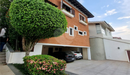 Sobrado à venda com 4 quartos, sendo 2 suítes,  em Barro Branco (zona Norte), São Paulo, SP