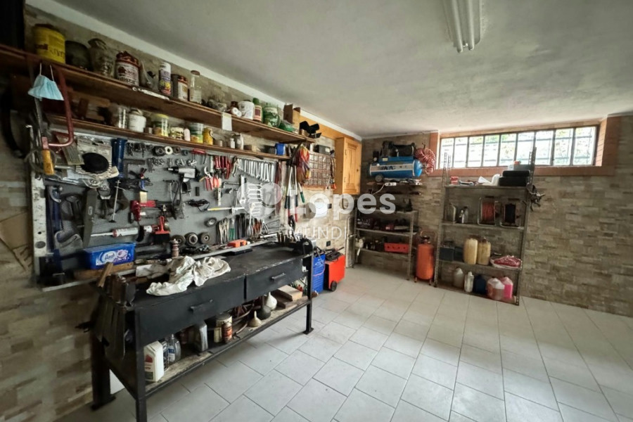 Casa multifamiliar à venda em Verona, Itália – 3 unidades e 12.000 m²