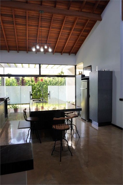 Casa à venda com 4 quartos, sendo 2 suítes, no condomínio Primavera, Salto - SP