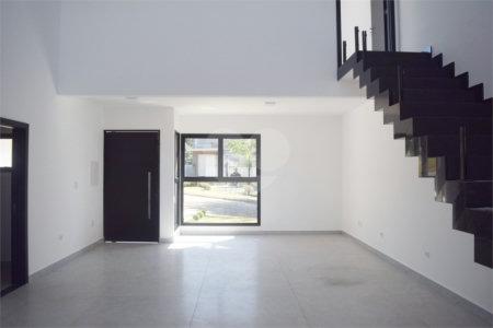 Casa à venda com 4 suítes no condomínio Figueira Garden, Atibaia - SP