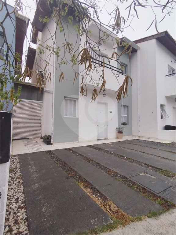Casa à venda com 2 quartos, sendo 1 suíte, no condomínio Residencial Viva Vida, Cotia - SP