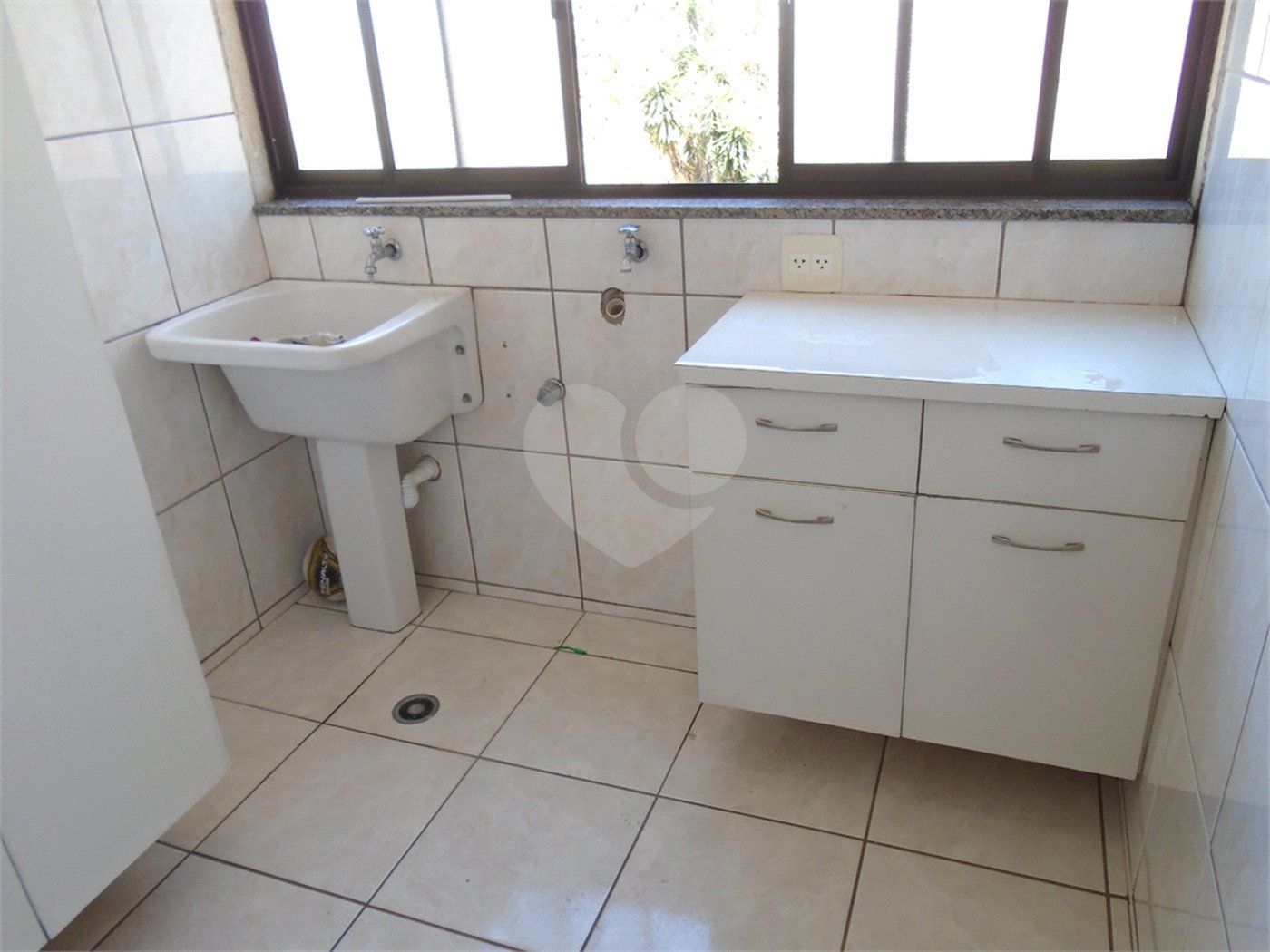 Apartamento à venda com 3 quartos, sendo 1 suíte, em Vila Oliveira, Mogi das Cruzes, SP