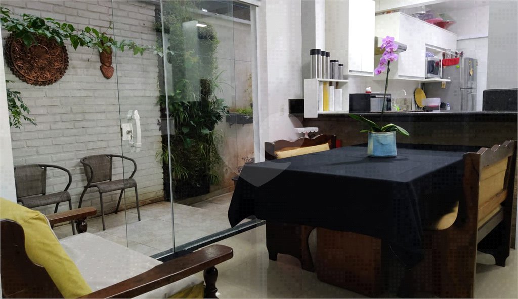 Sobrado à venda com 3 quartos, sendo 1 suíte, em Jardim Tabatinga, Guarulhos, SP