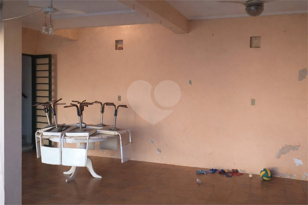 Casa à venda com 2 quartos, sendo 1 suíte, no Centro, Araraquara, SP