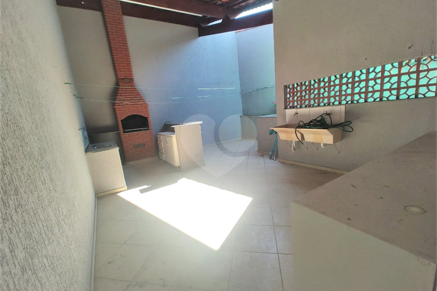 Sobrado à venda com 4 quartos, sendo 1 suíte, em Jardim Regina, São Paulo, SP