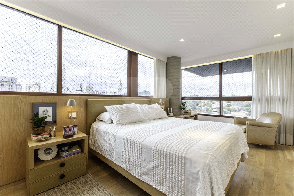 Apartamento à venda com 3 suítes em Jardim das Bandeiras, São Paulo, SP