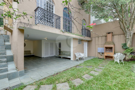 Sobrado à venda com 4 quartos, sendo 2 suítes, em Brooklin Velho, São Paulo, SP