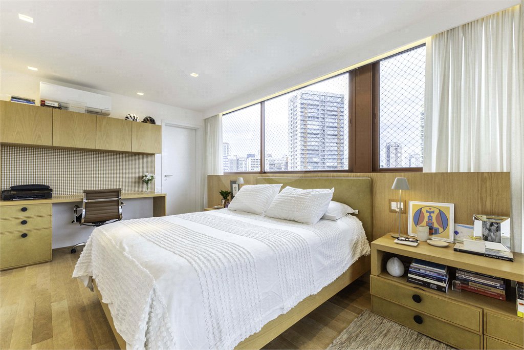Apartamento à venda com 3 suítes em Jardim das Bandeiras, São Paulo, SP