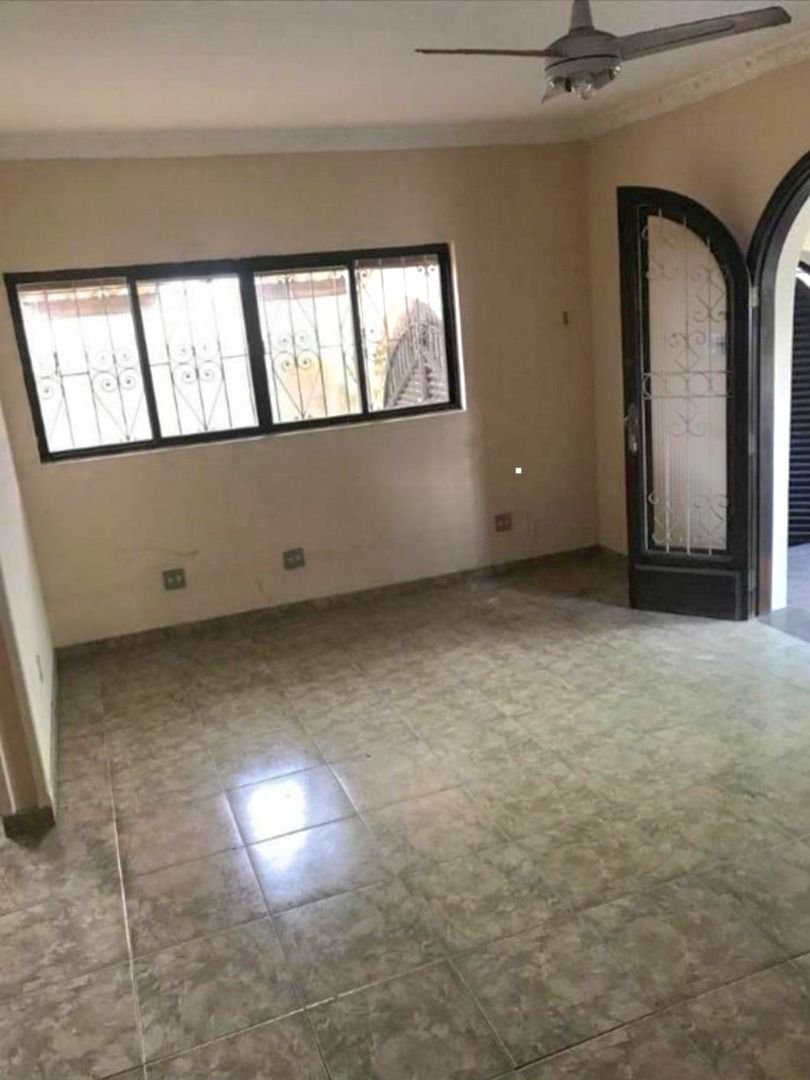 Casa/ Sobrado Amplo no Boqueirão/ Santos/SP