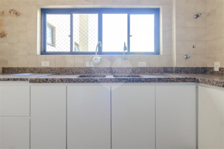 Apartamento para alugar com 3 quartos, sendo 1 suíte, em Vila Hamburguesa, São Paulo, SP