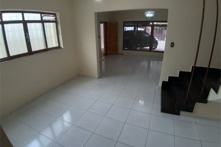 Sobrado à venda com 4 quartos, sendo 1 suíte, em Vila Gomes, São Paulo, SP