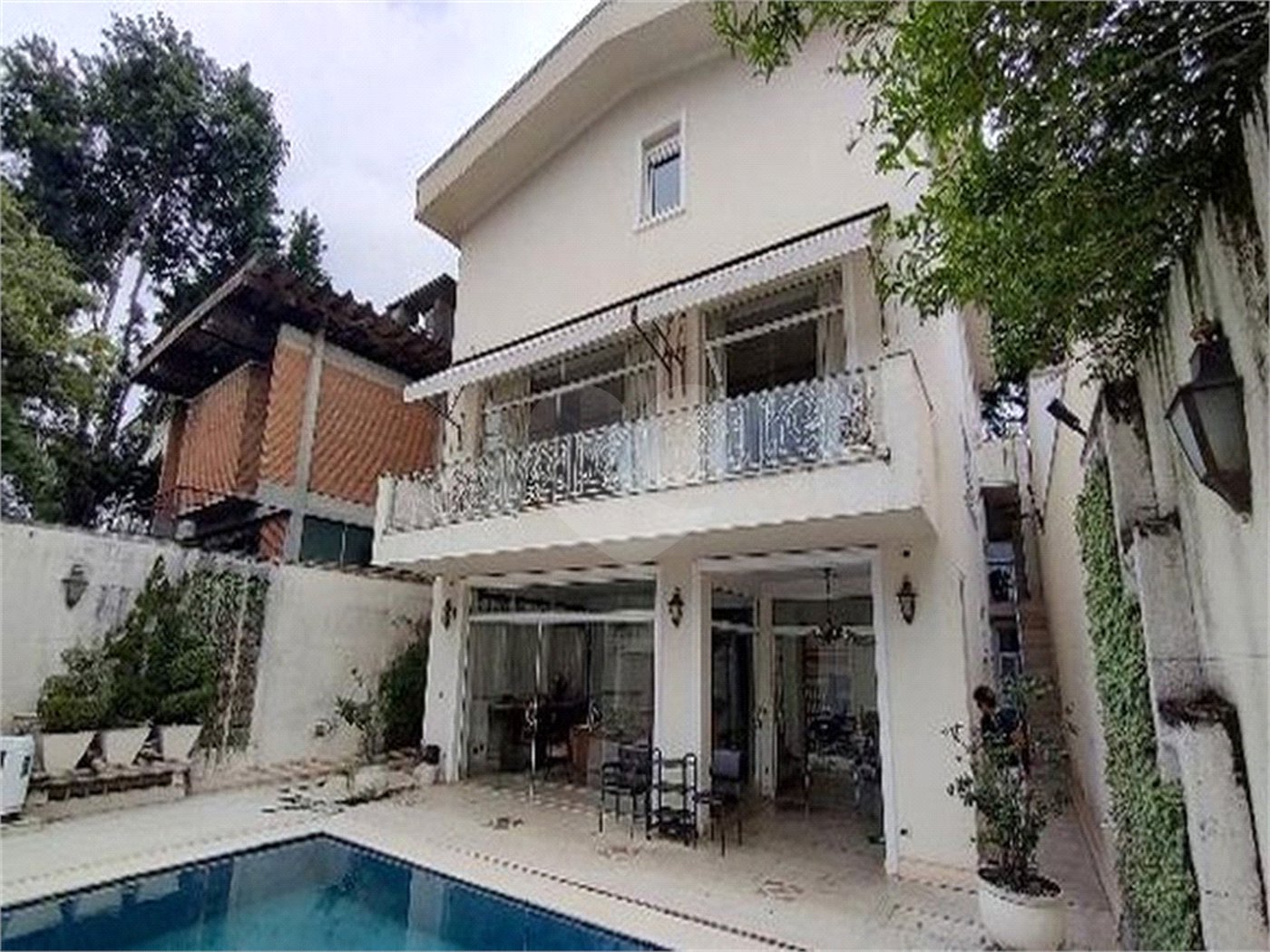 Casa à venda com 4 quartos, sendo 2 suítes,  em Pacaembu, São Paulo, SP