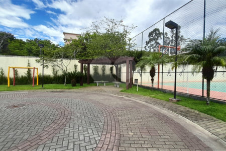 Casa à venda com 3 quartos, sendo 1 suíte, no condomínio Residencial Jardins, São Bernardo do Campo - SP