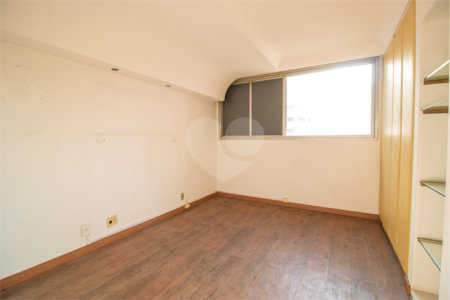 Apartamento à venda com 3 quartos, sendo 1 suíte, em Campo Belo, São Paulo, SP
