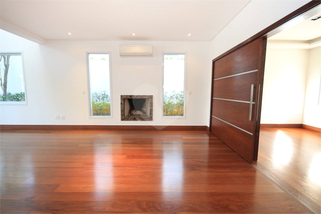 Casa à venda com 4 suítes no condomínio Vila Alba, São Paulo - SP