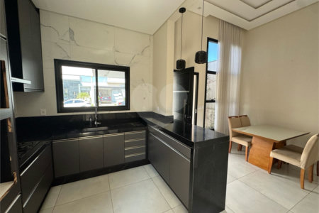 Casa à venda com 3 quartos, sendo 1 suíte, no condomínio Vila Ytu, Indaiatuba - SP